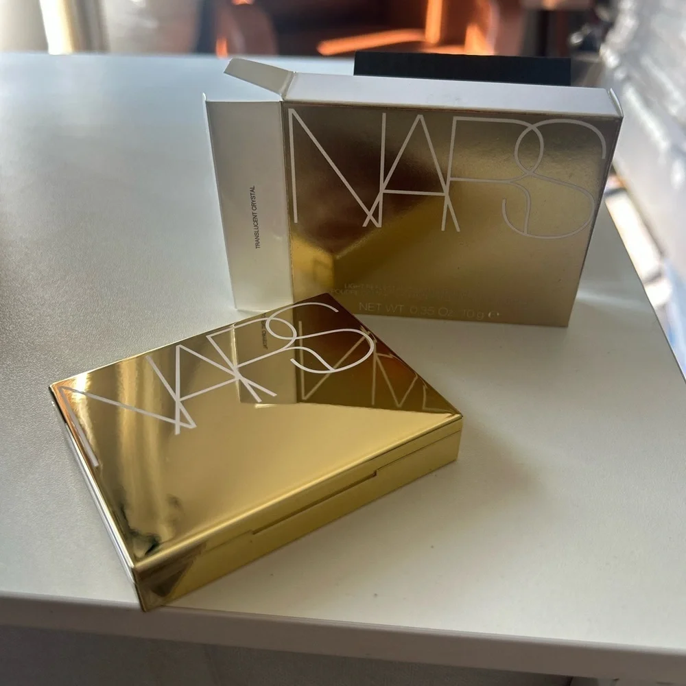 NARS Light Reflecting Setting Powder - Black and White